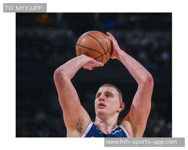 约基奇底线运球转身秀技艺精妙甩传助攻令人惊叹