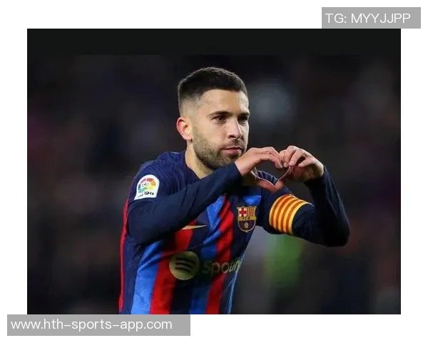 罗贝托与阿尔巴合影留念感慨岁月流逝祝福未来一切顺利