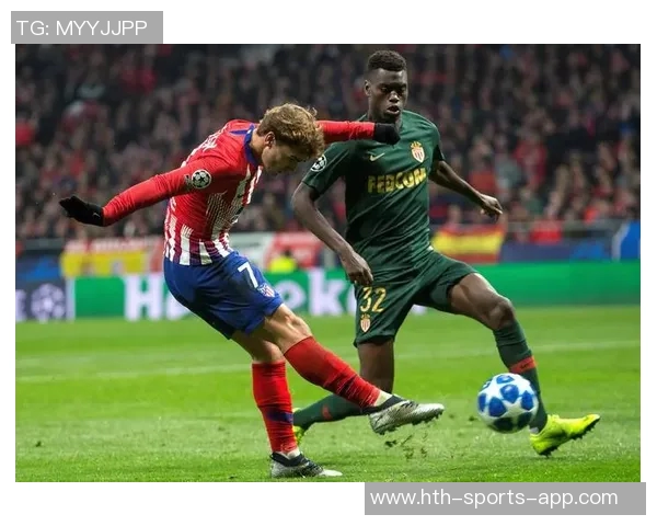 摩纳哥中场意外飞踹塔利亚菲科脖子引发场上混乱瞬间 摩纳哥中场意外飞踹塔利亚菲科脖子引发场上混乱瞬间